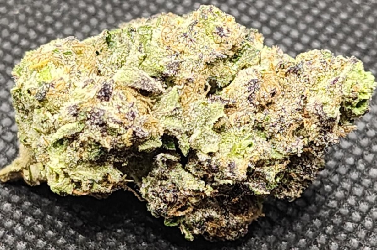 Pinnacle - Indoor- 30 % THC - Hybrid